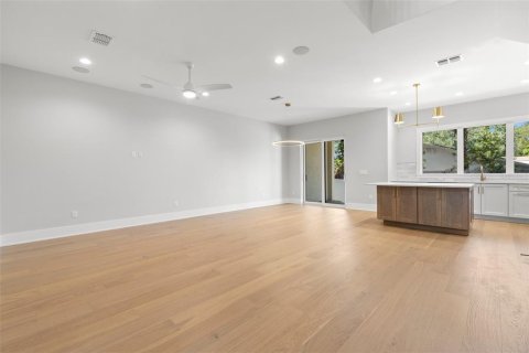 Touwnhouse à vendre à Tampa, Floride: 3 chambres, 240.8 m2 № 1902479 - photo 4