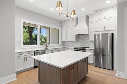 Touwnhouse à vendre à Tampa, Floride: 3 chambres, 240.8 m2 № 1902479 - photo 7