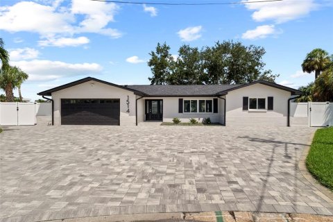 Villa ou maison à vendre à Saint Petersburg, Floride: 3 chambres, 213.49 m2 № 2348200 - photo 2