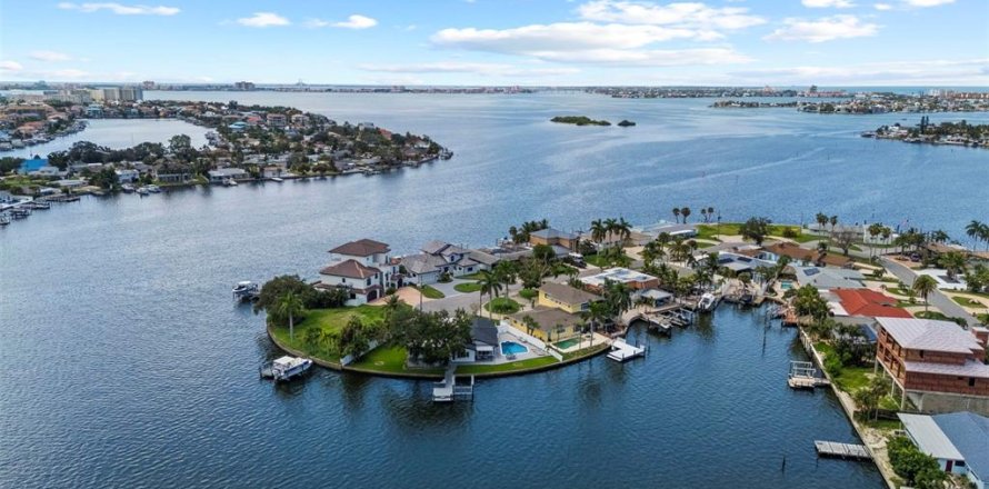 Villa ou maison à Saint Petersburg, Floride 3 chambres, 213.49 m2 № 2348200