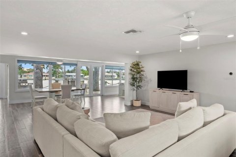 Villa ou maison à vendre à Saint Petersburg, Floride: 3 chambres, 213.49 m2 № 2348200 - photo 8