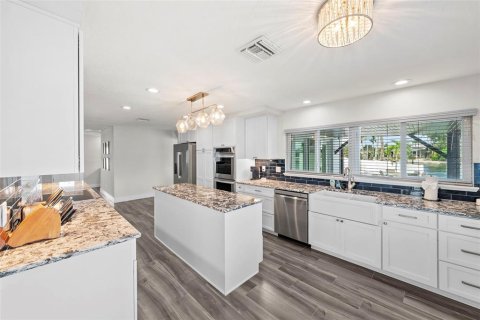 Villa ou maison à vendre à Saint Petersburg, Floride: 3 chambres, 213.49 m2 № 2348200 - photo 18