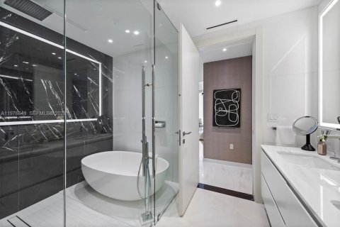 Купить кондоминиум в Майами, Флорида 2 спальни, 157.84м2, № 2090092 - фото 13