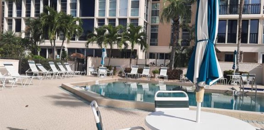 Condo in South Pasadena, Florida, 1 bedroom № 2122308