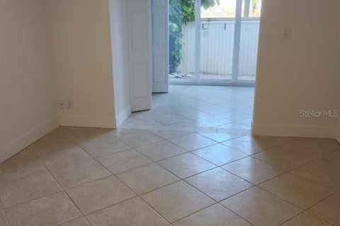 Condo in South Pasadena, Florida, 1 bedroom № 2122308 - photo 3