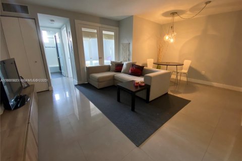 Copropriété à louer à Miami Beach, Floride: 1 chambre, 48.59 m2 № 1990160 - photo 2