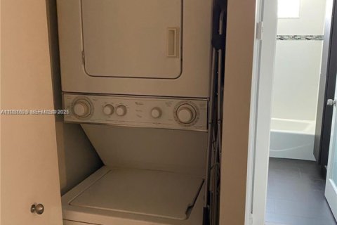 Copropriété à louer à Miami Beach, Floride: 1 chambre, 48.59 m2 № 1990160 - photo 12