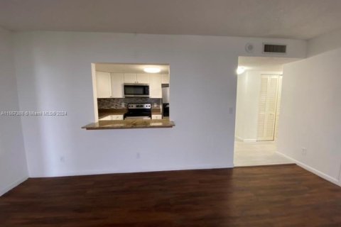 Купить кондоминиум в Норт-Майами, Флорида 2 спальни, 83.61м2, № 1958453 - фото 3