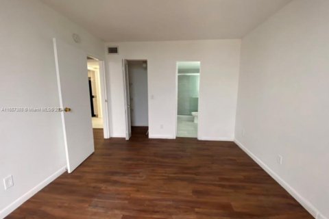 Купить кондоминиум в Норт-Майами, Флорида 2 спальни, 83.61м2, № 1958453 - фото 23