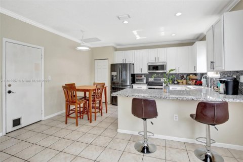 Villa ou maison à vendre à Pembroke Pines, Floride: 4 chambres, 194.35 m2 № 1746050 - photo 15