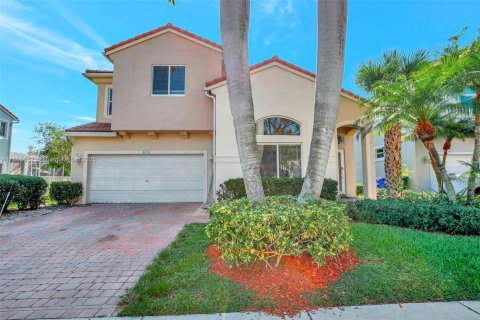 Villa ou maison à vendre à Pembroke Pines, Floride: 4 chambres, 194.35 m2 № 1746050 - photo 1