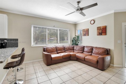 Villa ou maison à vendre à Pembroke Pines, Floride: 4 chambres, 194.35 m2 № 1746050 - photo 14