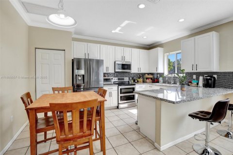 Villa ou maison à vendre à Pembroke Pines, Floride: 4 chambres, 194.35 m2 № 1746050 - photo 13
