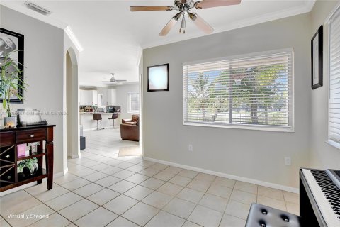 Villa ou maison à vendre à Pembroke Pines, Floride: 4 chambres, 194.35 m2 № 1746050 - photo 9