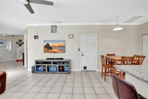 Villa ou maison à vendre à Pembroke Pines, Floride: 4 chambres, 194.35 m2 № 1746050 - photo 19
