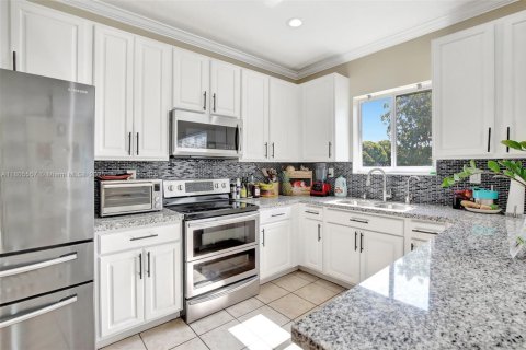Villa ou maison à vendre à Pembroke Pines, Floride: 4 chambres, 194.35 m2 № 1746050 - photo 16
