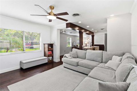 House in Orlando, Florida 3 bedrooms, 187.01 sq.m. № 2259461 - photo 5
