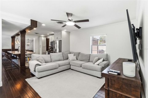 House in Orlando, Florida 3 bedrooms, 187.01 sq.m. № 2259461 - photo 4