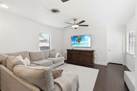 House in Orlando, Florida 3 bedrooms, 187.01 sq.m. № 2259461 - photo 6