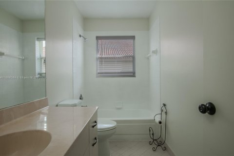 Снять в аренду виллу или дом в Паркленд, Флорида 4 спальни, 218.88м2, № 1952712 - фото 9