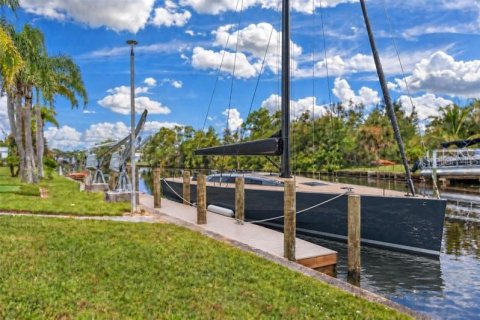 House in Port Charlotte, Florida 2 bedrooms, 98.29 sq.m. № 2137721 - photo 8