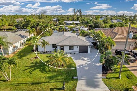 House in Port Charlotte, Florida 2 bedrooms, 98.29 sq.m. № 2137721
