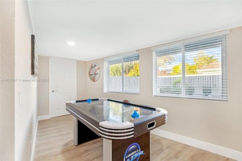 House in Fort Lauderdale, Florida 4 bedrooms, 210.14 sq.m. № 2013400 - photo 6