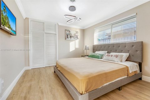 House in Fort Lauderdale, Florida 4 bedrooms, 210.14 sq.m. № 2013400 - photo 21