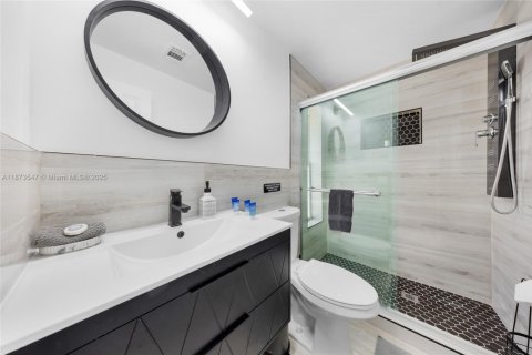 House in Fort Lauderdale, Florida 4 bedrooms, 210.14 sq.m. № 2013400 - photo 30