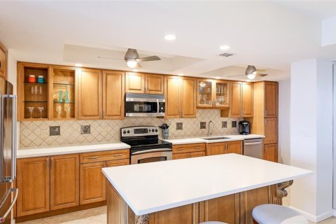 Condo in Sarasota, Florida, 2 bedrooms  № 1691063 - photo 12