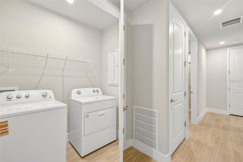 Купить кондоминиум в Венеция, Флорида 5 комнат, 124.58м2, № 2213682 - фото 22