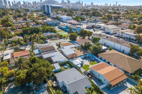 Casa en venta en Miami, Florida, 3 dormitorios, 203.83 m2 № 1969190 - foto 2