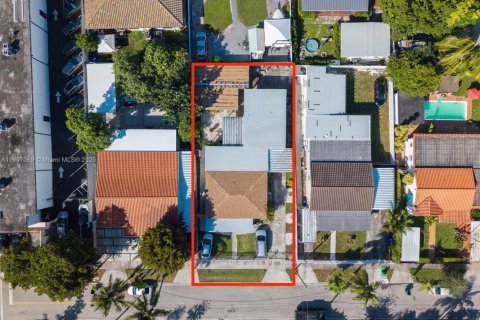 Casa en venta en Miami, Florida, 3 dormitorios, 203.83 m2 № 1969190 - foto 1