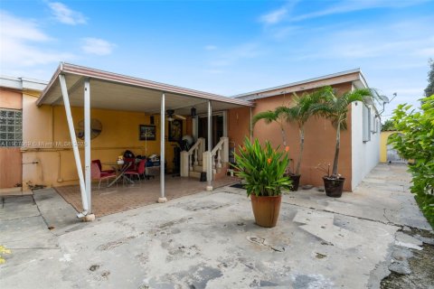 Casa en venta en Miami, Florida, 3 dormitorios, 203.83 m2 № 1969190 - foto 22