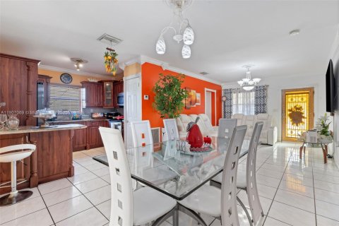Casa en venta en Miami, Florida, 3 dormitorios, 203.83 m2 № 1969190 - foto 11
