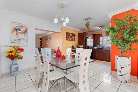 Casa en venta en Miami, Florida, 3 dormitorios, 203.83 m2 № 1969190 - foto 10