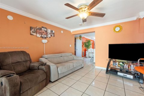Casa en venta en Miami, Florida, 3 dormitorios, 203.83 m2 № 1969190 - foto 15