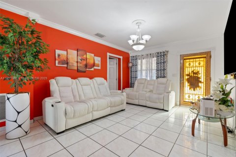 Casa en venta en Miami, Florida, 3 dormitorios, 203.83 m2 № 1969190 - foto 7