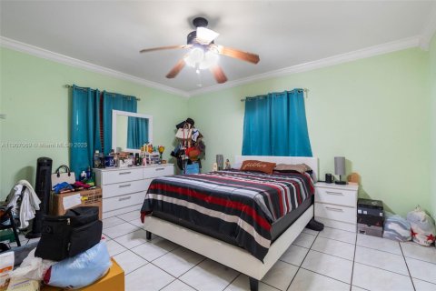 Casa en venta en Miami, Florida, 3 dormitorios, 203.83 m2 № 1969190 - foto 18