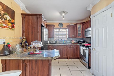 Casa en venta en Miami, Florida, 3 dormitorios, 203.83 m2 № 1969190 - foto 12