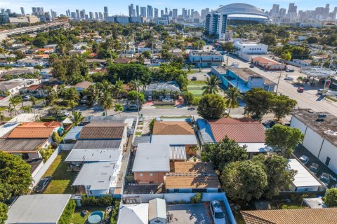 Casa en venta en Miami, Florida, 3 dormitorios, 203.83 m2 № 1969190 - foto 3