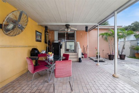 Casa en venta en Miami, Florida, 3 dormitorios, 203.83 m2 № 1969190 - foto 21