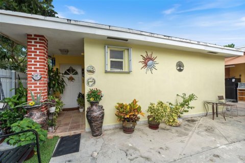 Casa en venta en Miami, Florida, 3 dormitorios, 203.83 m2 № 1969190 - foto 29