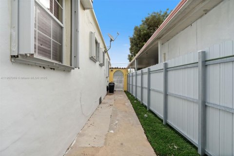 Casa en venta en Miami, Florida, 3 dormitorios, 203.83 m2 № 1969190 - foto 26