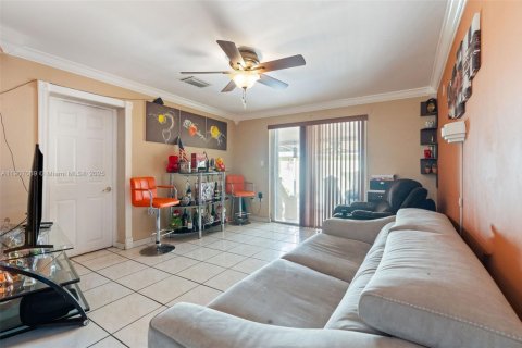 Casa en venta en Miami, Florida, 3 dormitorios, 203.83 m2 № 1969190 - foto 14
