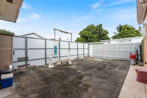 Casa en venta en Miami, Florida, 3 dormitorios, 203.83 m2 № 1969190 - foto 25