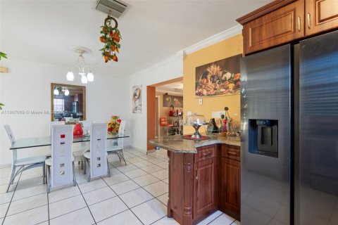 Casa en venta en Miami, Florida, 3 dormitorios, 203.83 m2 № 1969190 - foto 13