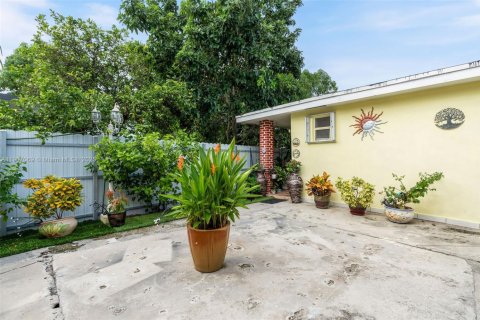 Casa en venta en Miami, Florida, 3 dormitorios, 203.83 m2 № 1969190 - foto 28