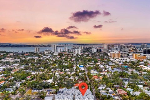Снять в аренду кондоминиум в Сарасота, Флорида 3 спальни, 227.7м2, № 2304666 - фото 2