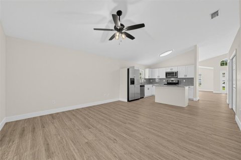 Villa ou maison à vendre à Oviedo, Floride: 3 chambres, 145.21 m2 № 2356589 - photo 4